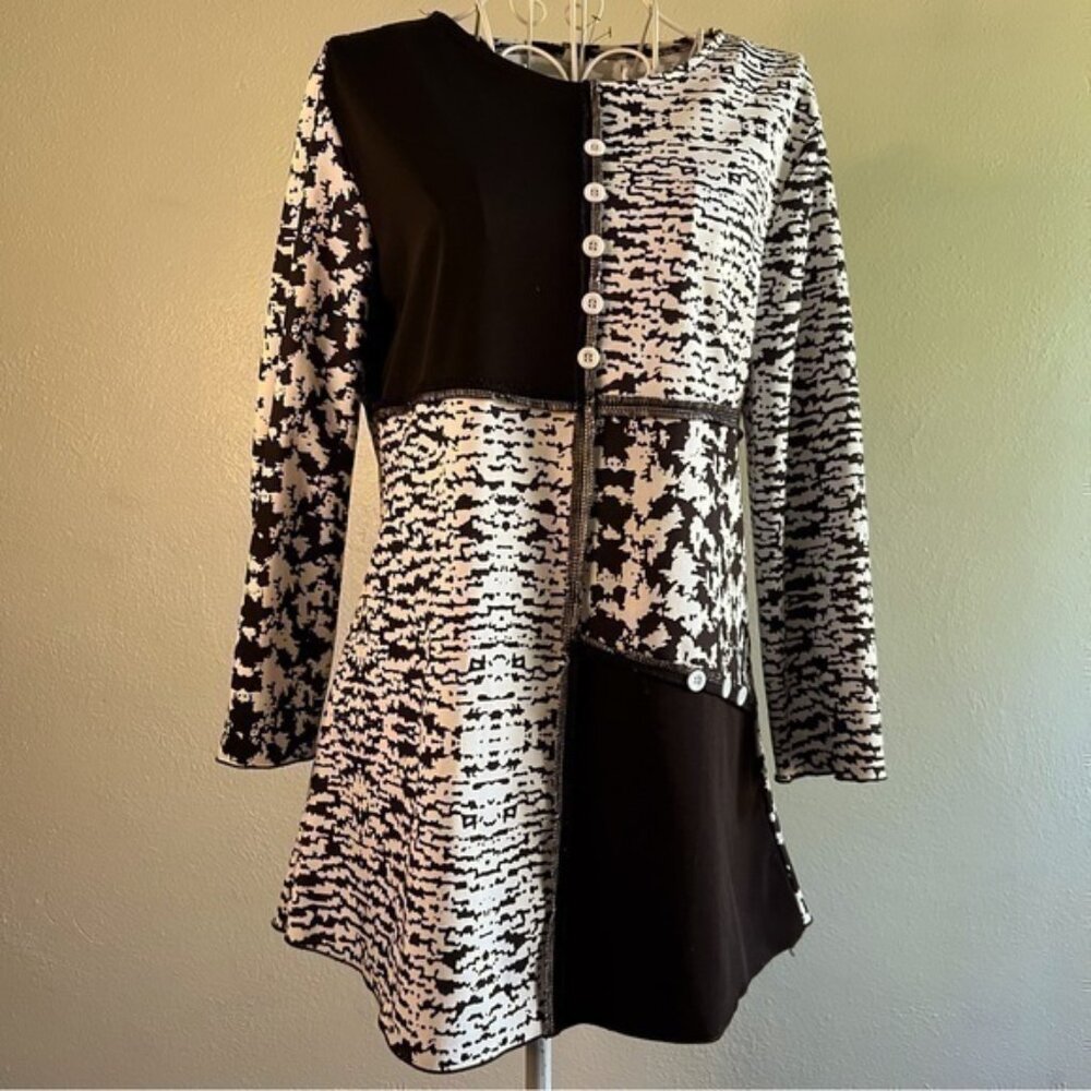 Black/white tunic top. Size S.Brand: unknown. Like new.